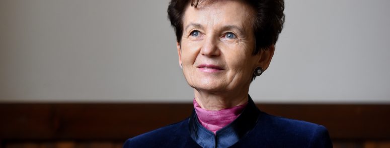 Anita Luncan (9) Anita Luncan (9)